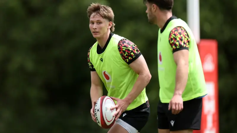 Wales prepares for Barbarians clash with eight Scarlets in squad image 1