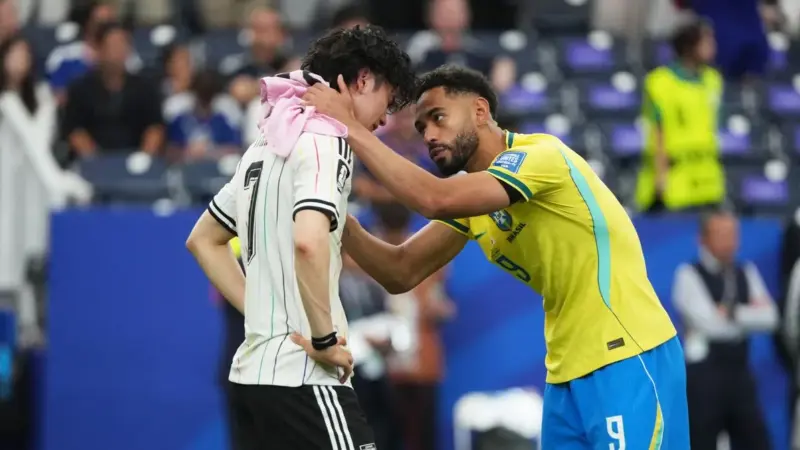 Leeds star Ao Tanaka in tears after World Cup exit, Manchester United player offers comfort image 1