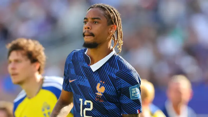 Liverpool prepare opening bid for PSG winger Bradley Barcola image 1