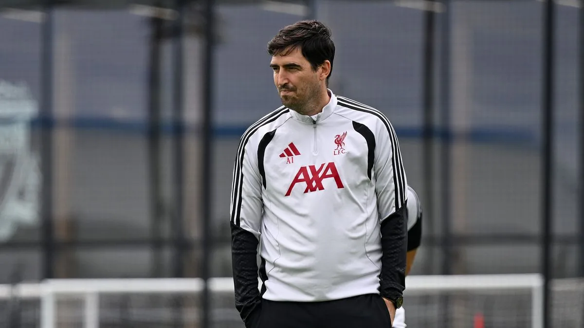 Liverpool head coach Andoni Iraola discusses transfer window and squad leadership image 1
