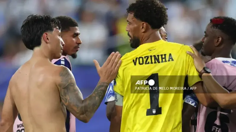 Lisandro Martinez Speaks Out on Argentina World Cup Criticism and Injury Status image 1
