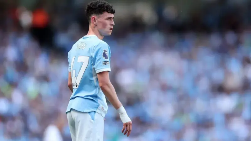 Manchester City squad arrives in Hong Kong for pre-season tour
