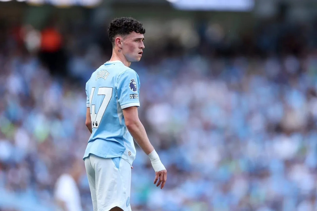 Manchester City squad arrives in Hong Kong for pre-season tour