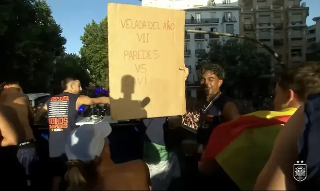 Lamine Yamal next to a sign saying: "Fight Night of the Year - Paredes vs Gavi"