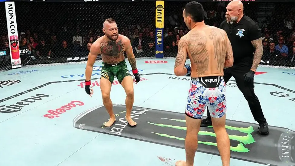 Conor McGregor and Max Holloway in the octagon